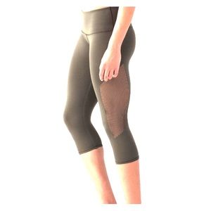 Lululemon reveal crop 15”